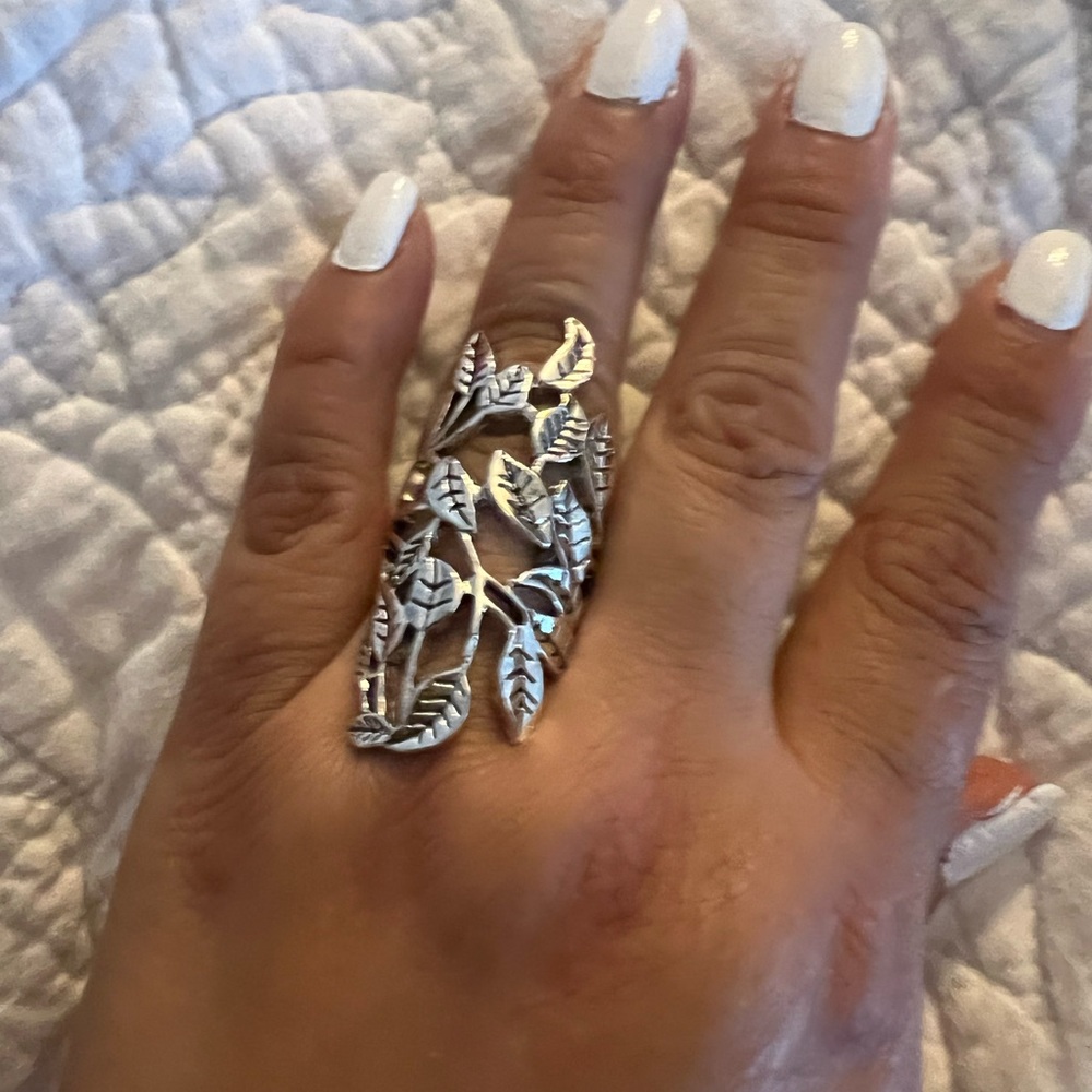 Selling a beautiful costume jewerly